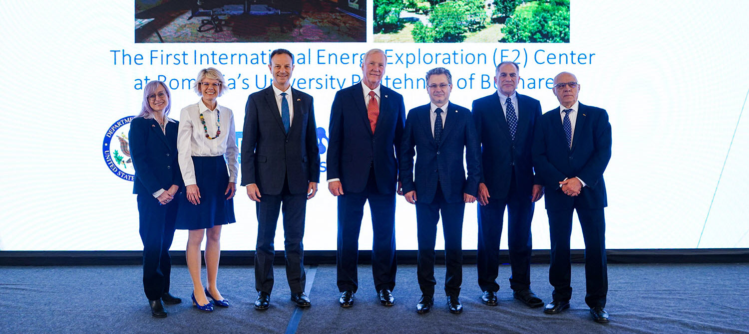 Group photo with NuScale,Nuclearelectrica, Politehnica University of Bucharest, and Government officials. 